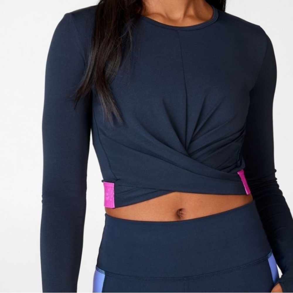 NWT Fabletics Long sleeve, Front twist top. Size L